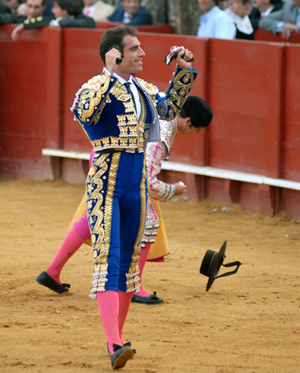 Salvador Cortes con su premio
