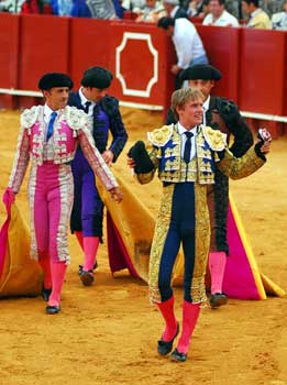 Ivan Garcia dando la vuelta al ruedo