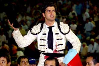 Morante a hombros en La Merced