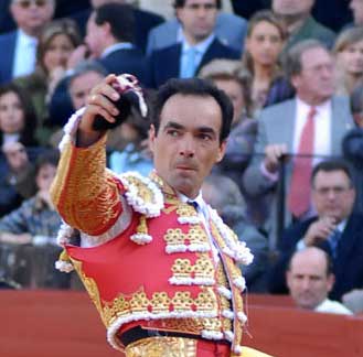 El Cid con la primera oreja de la feria