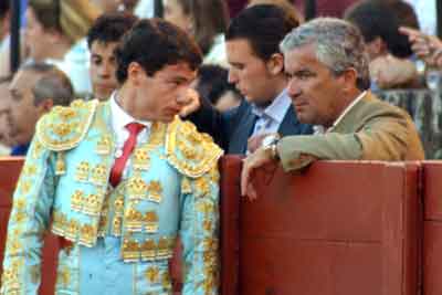 Eugenio P�rez recibiendo los consejos de jos� Lu�s Galloso
