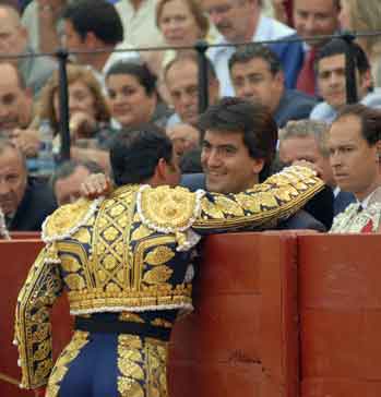 El brindis a su apoderado Luis Manuelk Lozano
