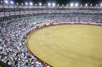 La plaza de El Puerto vista de noche