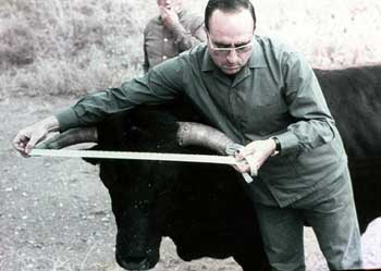 Dr. en veterinaria D. Juan jos� Zaldiivar.