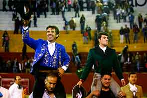 Hermoso de Mendoza y Rafael Serna a hombros en Tlaquepaque,(Méx)  