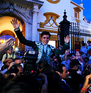 Gullermo Hermoso de Mendoza sale por la Puerta del Príncipe en la de rejones