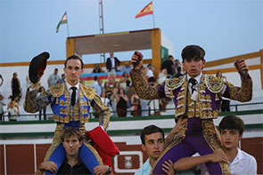 Blas Márquez y “El Ñoño” a hombros en Castellar Blas Márquez y “El Ñoño” a hombros en Castellar